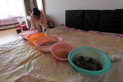 神农架楼上漏水，住户失联，小区没物管，业主维权难！律师来支招……